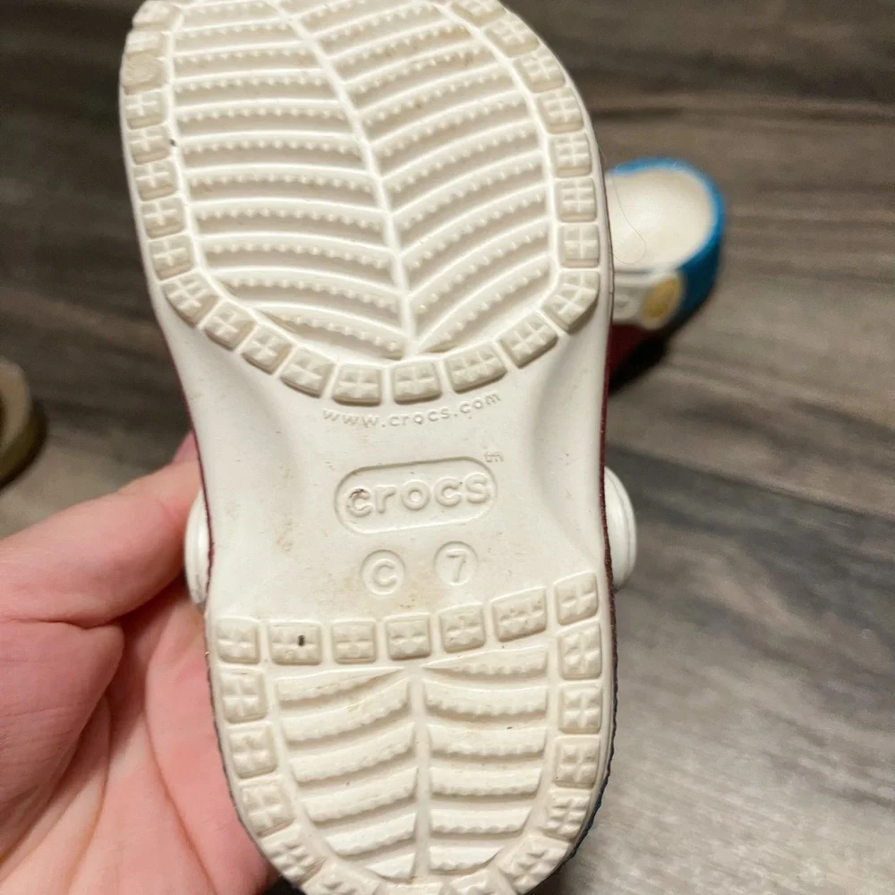 Child’s size 7 crocs - Picture 3 of 3